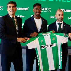 Júnior: “Este Betis aspira a cosas grandes y a eso vengo yo”