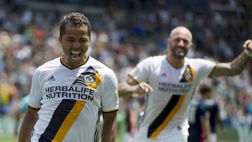 Giovani celebra su gol ante el NE Revolution.