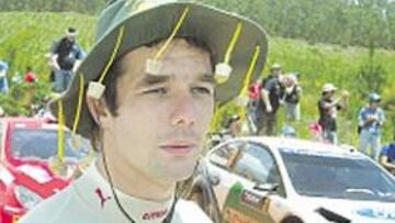 <b>SE ACABÓ. </b>Loeb, ayer con un sombrero contra los insectos.