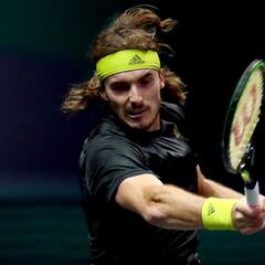 Tsitsipas elimina a Khachanov y adelanta a Federer en el ranking