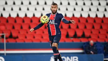 Paris Saint-Germain's Brazilian midfielder Rafinha controls the ball during the French L1 football match between Paris Saint-Germain (PSG) and Girondins de Bordeaux (FCGB) at the Parc de Princes stadium in Paris on November 28, 2020. (Photo by FRANCK
