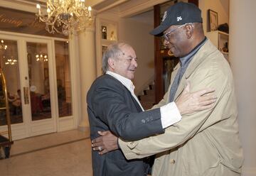 Reencuentro de Bob Beamon, atleta estadounidense famoso por su récord del mundo en salto de longitud, con Miguel Vidal. 
