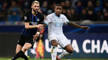 Bergwijn (derecha), contra el Inter de Milán.