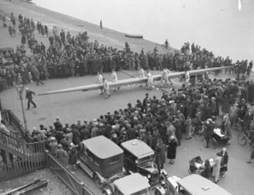 Marzo 1929, los equipos recogen las embarcaciones tras la finalización de la carrera.