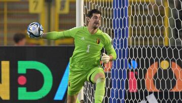 Courtois durante un partido con Bélgica.