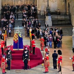 Where is Westminster Hall and is it open to the public? Can anyone visit queen Elizabeth’s coffin?
