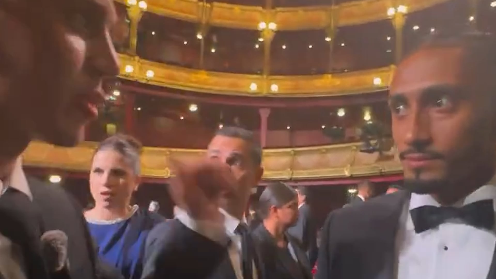 Un fan grabó a Raphinha en la gala del Balón de Oro tras su 5º puesto: el vídeo suma millones de visitas