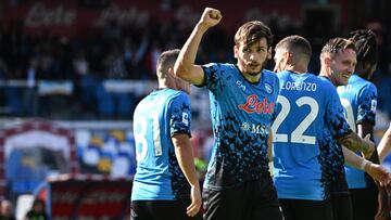 Khvicha Kvaratskhelia, jugador del Nápoles, celebra el gol anotado ante el Torino.