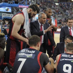 El Baskonia se agarra al triple de Herreros para remontar la final
