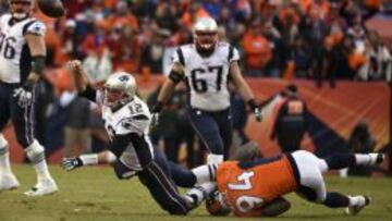 Brady sufrió ante los Broncos y no pudo doblegarlos.