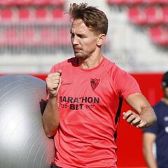 La sequía de De Jong contra un Aitor líder en paradas