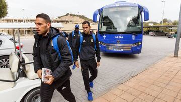 Momento en que el Oviedo llegó ayer al hotel Montecastillo de Jerez.