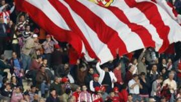 <b>FIELES. </b>La afición del Almería, en un partido.