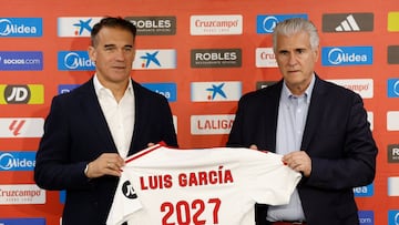 Luis García, con Antonio Cordón.