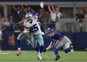 El tercer running back en liza, Lance Dunbar, no logró ni una sola yarda de carrera y fue utilizado como un receptor más. Consiguió recibir 8 balones para sumar 70 yardas de pase, dos de los cuales fueron en el decisivo drive ganador que comandó Tony Romo.