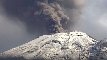 The video that shows the moment in which the Strombolian eruption of the Popocatépetl Volcano occurred early morning Saturday, May 20.