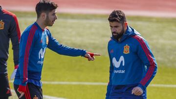 Lopetegui plays Asensio and Costa together during training