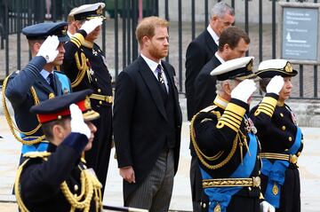 El príncipe Harry de Gran Bretaña, duque de Sussex, junto al rey Carlos III, Ana, la princesa real y Guillermo, príncipe de Gales. 