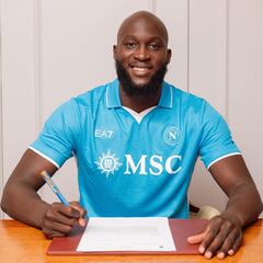 Oficial: Lukaku ya es del Nápoles