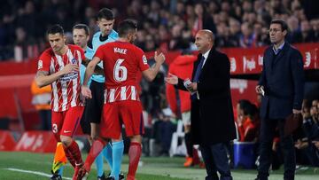Soccer Football - La Liga Santander - Sevilla vs Atletico Madrid - Ramon Sanchez Pizjuan, Seville, Spain - February 25, 2018 Atletico Madrid's Vitolo comes on as a substitute to replace Koke REUTERS/Jon Nazca