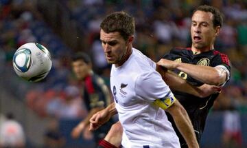 Lo mostrado en marzo de 2010 fue clara prueba de que dicho mes le sienta bien a la Selección Mexicana. Derrotó por 2-0 a Nueva Zelanda en Pasadena, con goles de Chicharito y Carlos Vela. La ‘Chicharomanía’ continuó el 17 con victoria por 2-1 frente a Corea del Norte, noche en la que Cuauhtémoc abrió el marcador y Hernández hizo el definitivo. Una semana después empataron sin goles ante Islandia en Charlotte.