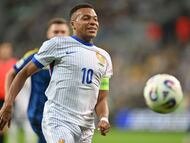 Wroclaw (Poland), 05/09/2025.- Kylian Mbappe of France in action during the FIFA World Cup 2026 qualification group D soccer match between Ukraine and France in Wroclaw, Poland, 05 September 2025. (Mundial de Fútbol, Francia, Polonia, Ucrania) EFE/EPA/Maciej Kulczynski POLAND OUT