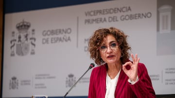 La vicepresidenta primera del Gobierno y ministra de Hacienda, María Jesús Montero, presenta la propuesta del nuevo modelo de financiación autonómica, a 9 de enero de 2026, en Madrid (España). El Gobierno central todavía no ha concretado ningún detalle sobre el nuevo modelo, solo ha trasladado su intención de combinar la multilateralidad y la bilateralidad. También se sabe que el sistema reportaría 4.700 millones de euros adicionales a Cataluña, según ha afirmado el líder de ERC, Oriol Junqueras, tras la reunión que ha mantenido con el jefe del Ejecutivo, Pedro Sánchez.
09 ENERO 2026;FINANCIACIÓN AUTONÓMICA
Marta Fernández / Europa Press
09/01/2026
