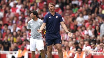 Julen Lopetegui se lamenta en el Emirates Stadium. Aaron Chown/Getty Images