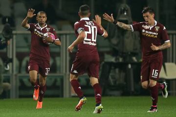 Bruno Peres celebra un gol.