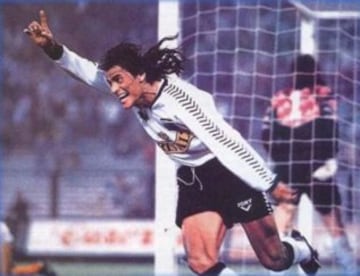 Luego de la Copa América de 1993 surgió la información de que el Real Madrid se debatía entre el 'Coca' y Cafú como fichaje en la plaza de lateral derecho.