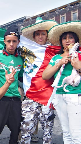 Foto de Ambiente en el Zocalo de la Ciudad de Mexico durante el Partido Holanda vs Mexico, Correspondiente a Octavos de Final, del Mundial de Futbol Brasil 2014, en la Foto: Fans
29/06/2014/ MEXSPORT/Javier Ramirez