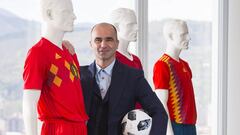 Roberto Mart&iacute;nez, con una camiseta belga