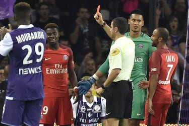 PSG defender Aurier sentenced to jail for assault on police officer