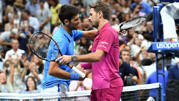 Stan Wawrinka y Novak Djokovic se saludan tras la final del US Open 2016, que se sald&oacute; con victoria del suizo.