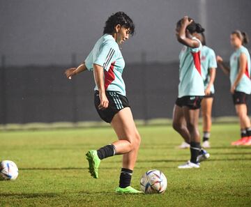 El equipo de Carlos Paniagua tuvo su última práctica antes de enfrentar a España en el debut en el Mundial Femenino de la categoría.