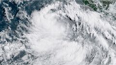 Huracán “Linda” se intensifica a categoría 4, ya se aleja de México