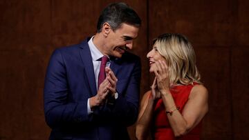 Spain’s acting Prime Minister Pedro Sanchez and Spain's left-wing Sumar leader and acting Labor Minister Yolanda Diaz talk before signing a government coalition agreement in Madrid, Spain, October 24, 2023. REUTERS/Susana Vera