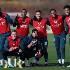 Dibu Martínez arropa a Jhon Jáder Durán: “Es muy bueno, muy físico”