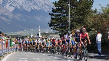 El pelotón masculino rueda durante la prueba en ruta de los Mundiales de Innsbruck.