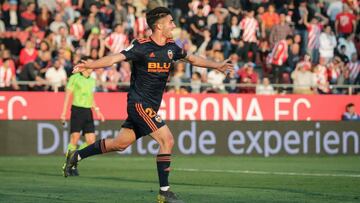 GRAF2387. GERONA, 10/03/2019.- El centrocampista del Valencia Ferran Torres, celebra su gol ante el Girona, el del 2-3, durante el partido correspondiente a la jornada 27 de la Liga Santander disputado esta tarde en Montilivi, Girona. EFE/ David Borrat