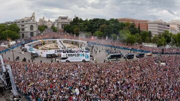 El Real Madrid, celebrando en Cibeles.