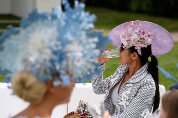 Baile de sombreros en el "Ladies Day" de Epsom