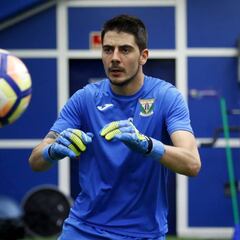 El guardameta Serantes recae de su lesión en el hombro