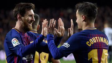 Messi y Coutinho celebran un gol. 