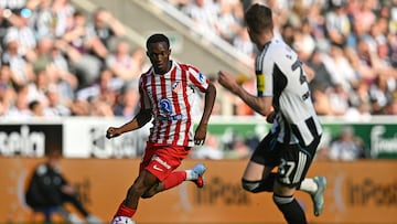 Atletico Madrid's Ghanaian-born Spanish midfielder #28 Taufik Seidu runs with the ball during the pre-season friendly football match between Newcastle United and Atletico Madrid at St James' Park in Newcastle-upon-Tyne, north east England on August 9, 2025. (Photo by ANDY BUCHANAN / AFP)