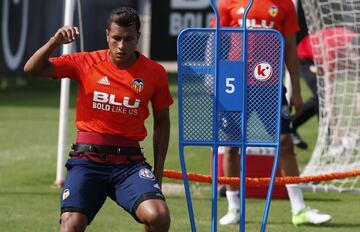 En imágenes la primera práctica de Jeison Murillo en el Valencia