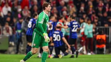 MUNICH (Germany), 08/04/2025.- Goalkeeper Jonas Urbig of Munich reacts after Lautaro Martinez of Inter (not pictured) scored the 0-1 during the UEFA Champions League quarter final 1st leg between FC Bayern Munich and Inter Milan in Munich, Germany, 08 April 2025. (Liga de Campeones, Alemania) EFE/EPA/ANNA SZILAGYI