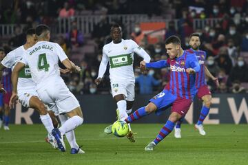 El jugador catalán inició el partido con gran intensidad y en el minuto 2 batió a Edgar Badía. Para su desgracia, estaba adelantado cuando recibió el balón y el gol fue anulado por fuera de juego.