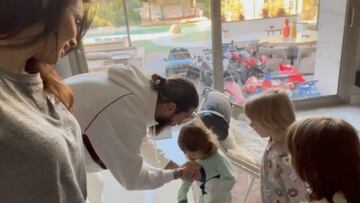 Lleva 200K reproducciones en una hora: el vídeo de Ramos y sus hijos que hará llorar a más de uno