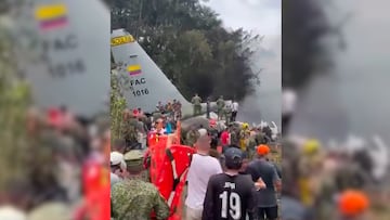 Infantes de Marina y organismos de socorro y la población dirigiéndose al sitio del siniestro para prestar ayuda a los heridos.